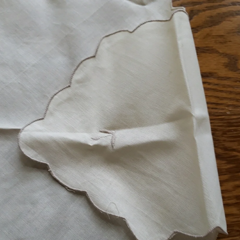 Vtg- Embroidered Cream Bread Basket Liner
